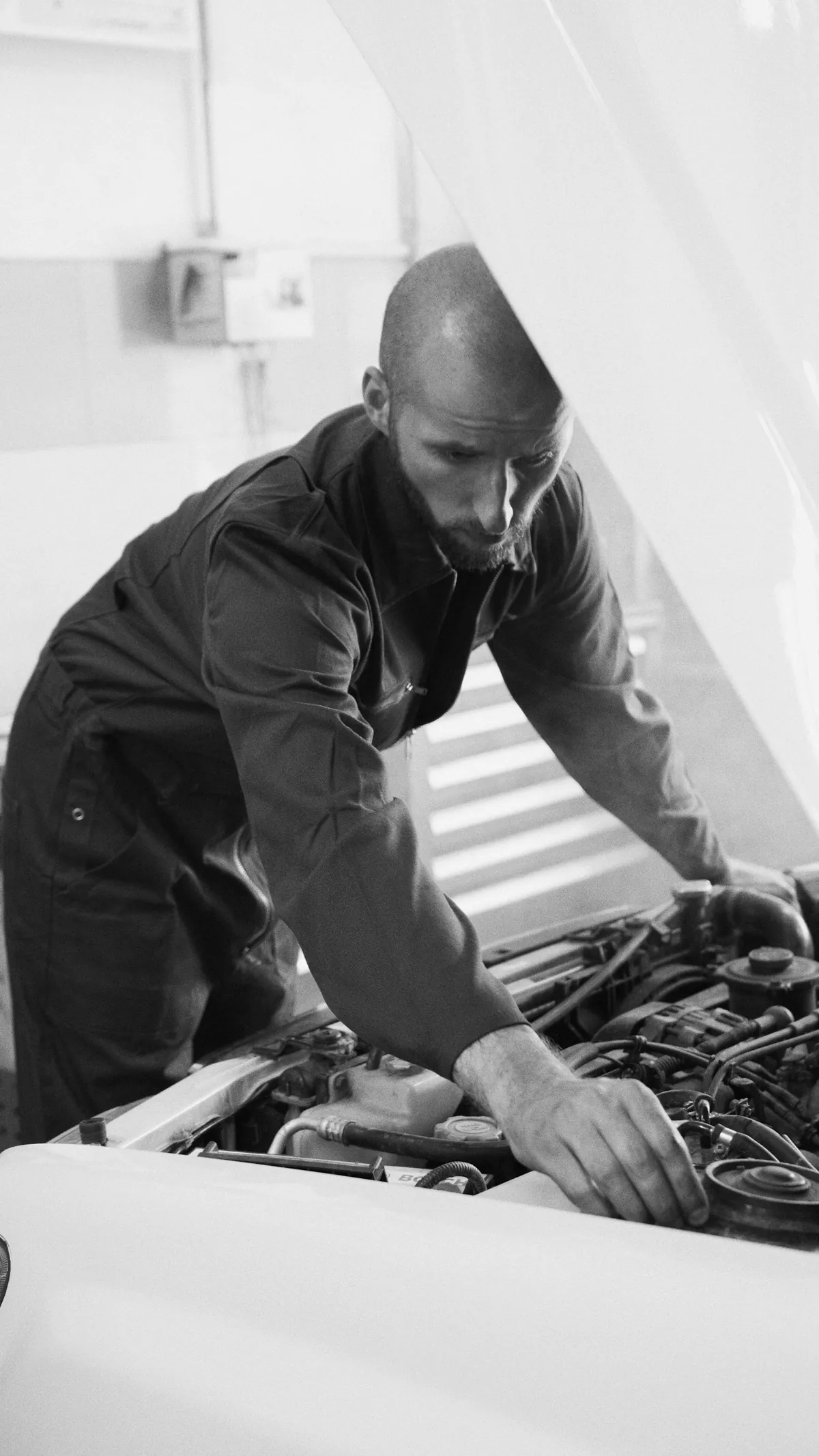 Local business website preview — auto repair shop website design mechanic ai4web — tire shops website by AI4WEB